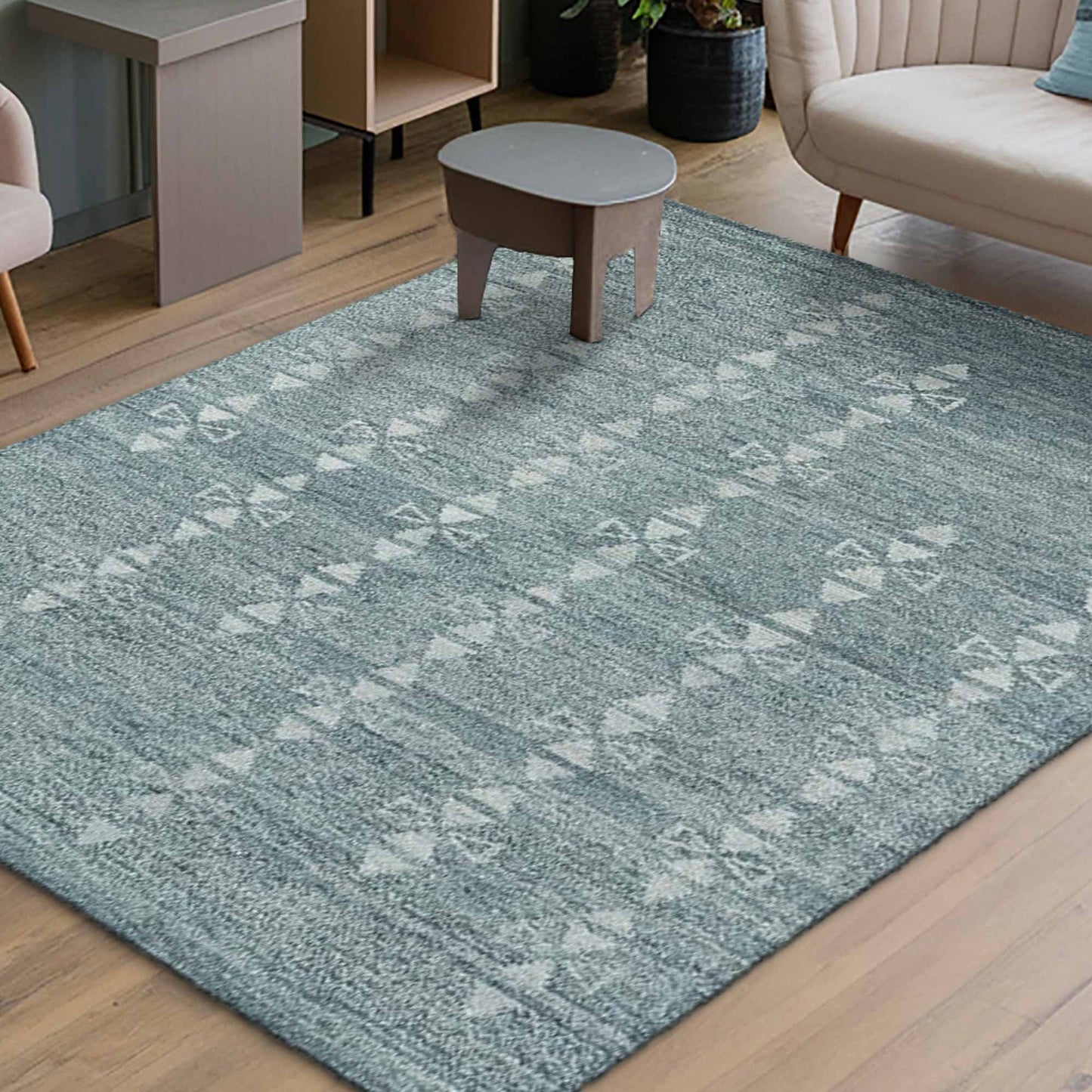 Delhi Collection Hand Woven Bamboo Silk Area Rug (ICE)