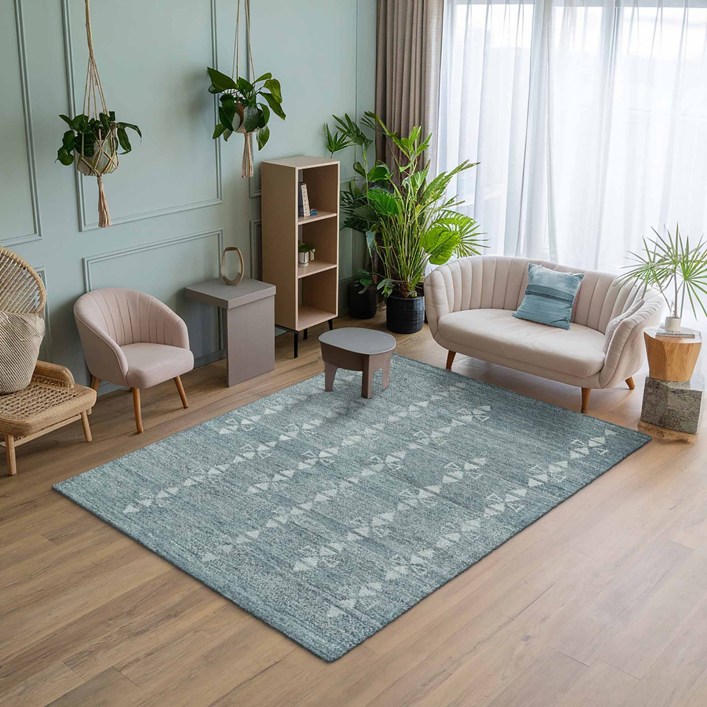 Delhi Collection Hand Woven Bamboo Silk Area Rug (ICE)